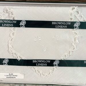 BROWNLOW LINENS Shamrock Linen Bun Warmer BL424 42x42cms White New in Box
